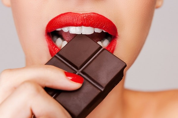 Насколько вреден шоколад для зубов, и могут ли сладости быть полезными